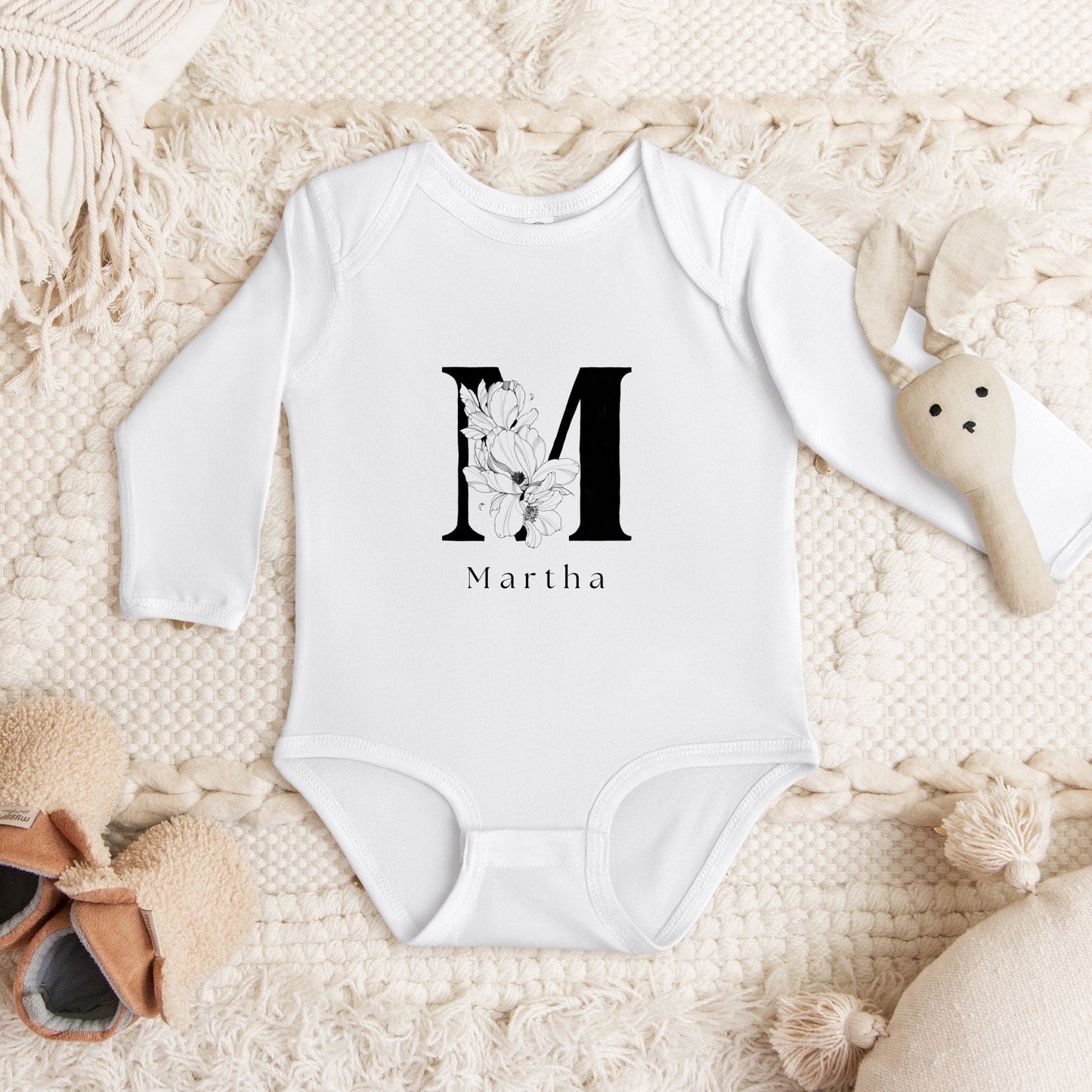 Babybody mit floralem Buchstaben - personalisierbar